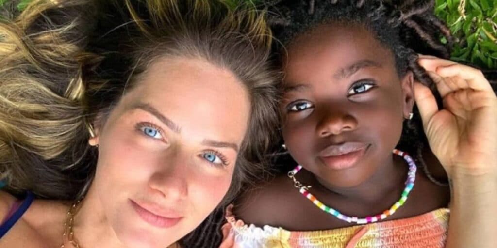 Gio Ewbank expõe situação da filha em foto e confirma o que herdeira decidiu fazer: "Agora ela está sem"