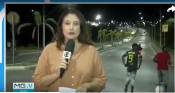 A repórter Paula Alves fazia passagem ao vivo para o MGTV - Foto Reprodução TVGlobo A repórter Paula Alves fazia passagem ao vivo para o MGTV - Foto Reprodução TVGlobo