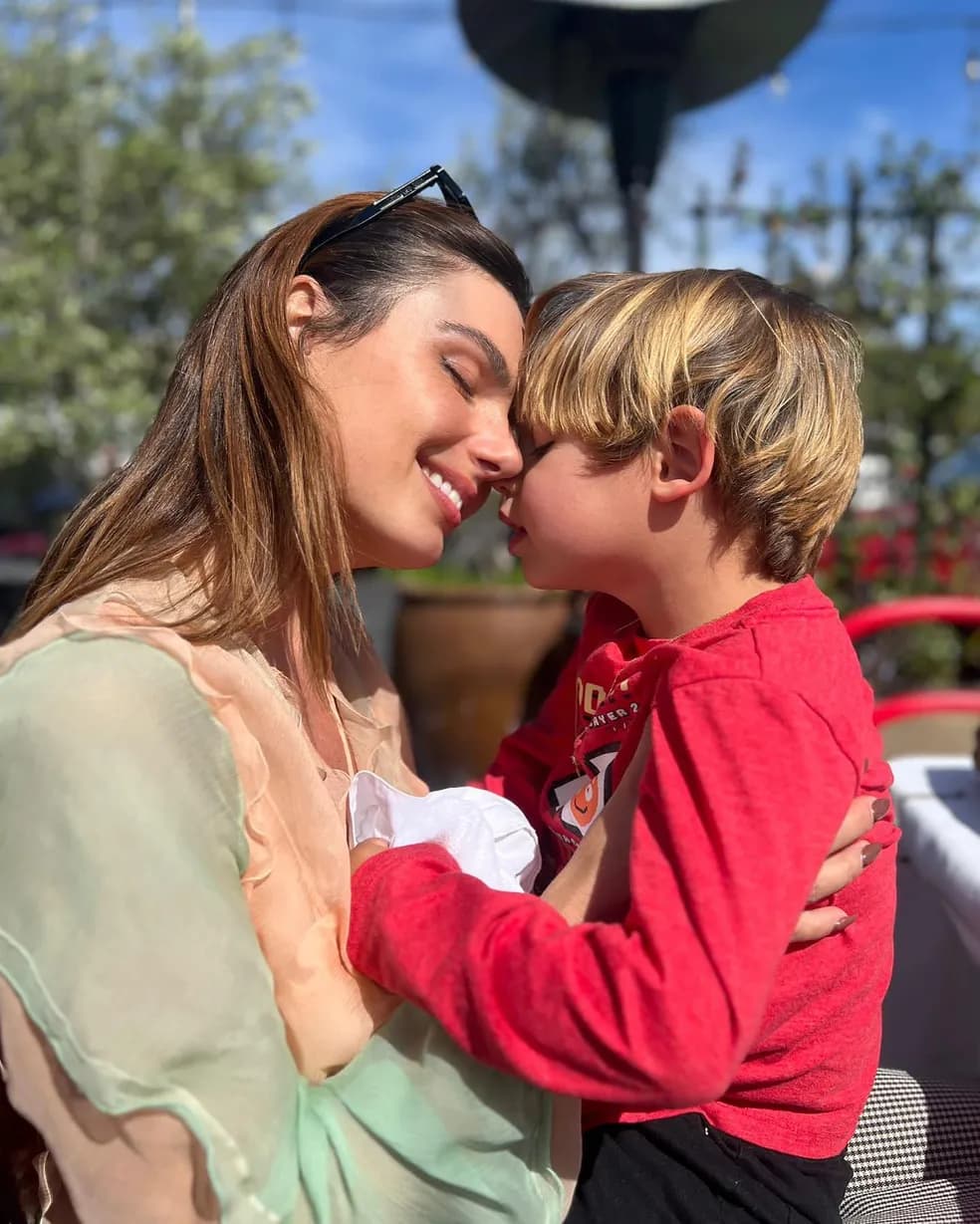 Isis Valverde e o seu filho Rael - Foto Reprodução Instagram Isis Valverde e o seu filho Rael - Foto Reprodução Instagram