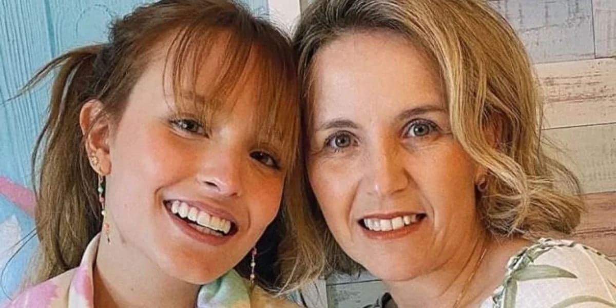 Larissa Manoela e sua mãe Silvana Taques Elias Santos - Foto Reprodução Internet Larissa Manoela e sua mãe Silvana Taques Elias Santos - Foto Reprodução Internet
