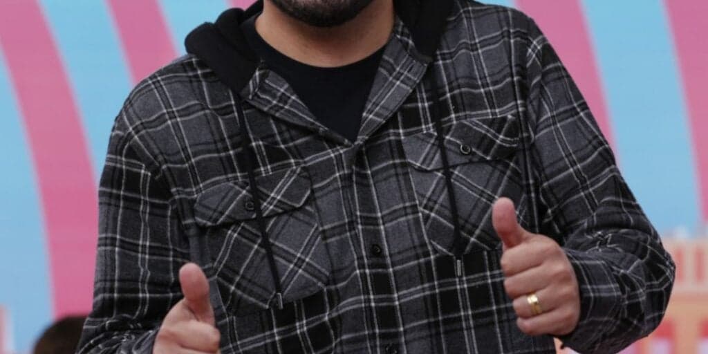 Famoso do SBT revela ao vivo que traiu esposa com cunhada e deixa apresentador constrangido: "Comi muito"