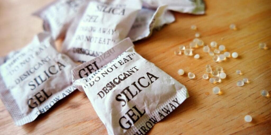 Nunca mais jogue estes saquinhos de gel que vem em produtos no lixo; ele possuem 5 utilidades que você não sabe