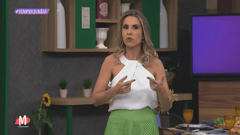 Pâmela Domingues é a substituta de Regina Volpato no comando do Mulheres - Foto Reprodução TV Gazeta Pâmela Domingues é a substituta de Regina Volpato no comando do Mulheres - Foto Reprodução TV Gazeta