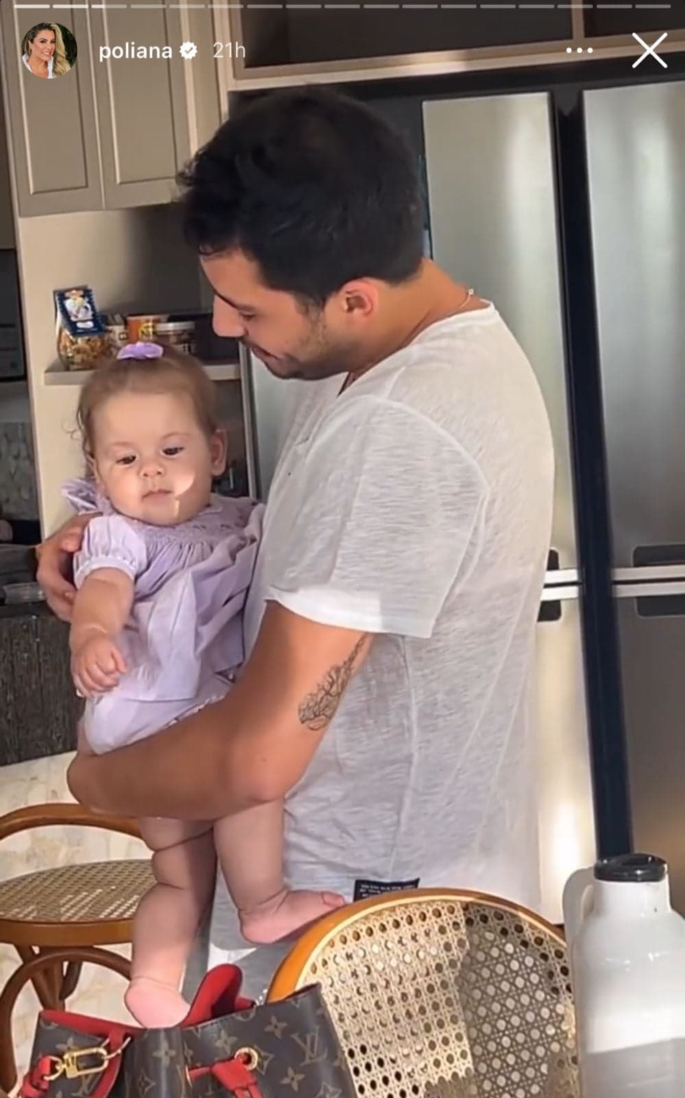 Poliana Rocha, mostrou Matheus Vargas, seu enteado, segurando a sua sobrinha Maria Flor no colo - Foto Reprodução Instagram Poliana Rocha, mostrou Matheus Vargas, seu enteado, segurando a sua sobrinha Maria Flor no colo - Foto Reprodução Instagram
