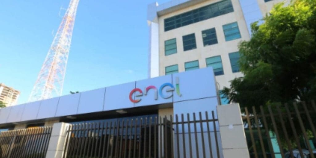 R$ 8 bilhões: Enel está sendo vendida e duas grandes empresas no Brasil disputam compra