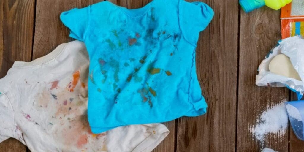 Roupa manchada nunca mais: você precisa saber este segredo para não desbotar roupa colorida