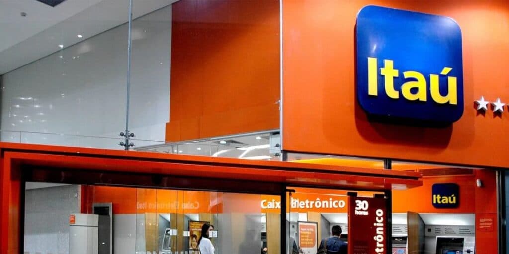 Taxa de 900 reais e PIX fora do ar: Situação do Itaú enfurece clientes HOJE (25) e você precisa saber