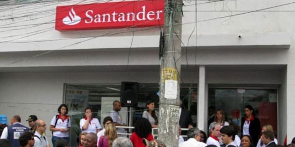 PIX fora do ar e caos em aplicativo: Situação do Santander enfurece clientes HOJE (29) e você precisa saber
