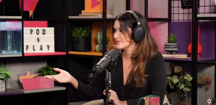 A garota pretende ter tirado todas as dúvidas após os rumores (Reprodução: Youtube) A garota pretende ter tirado todas as dúvidas após os rumores (Reprodução: Youtube)