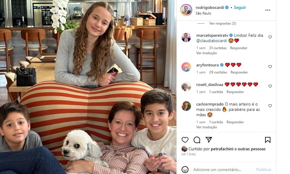 Claudia Bocardi e os filhos, Ane, Gustavo e Gabriel, no Dia das Mães(Reprodução: Instagram) Claudia Bocardi e os filhos, Ane, Gustavo e Gabriel, no Dia das Mães(Reprodução: Instagram)