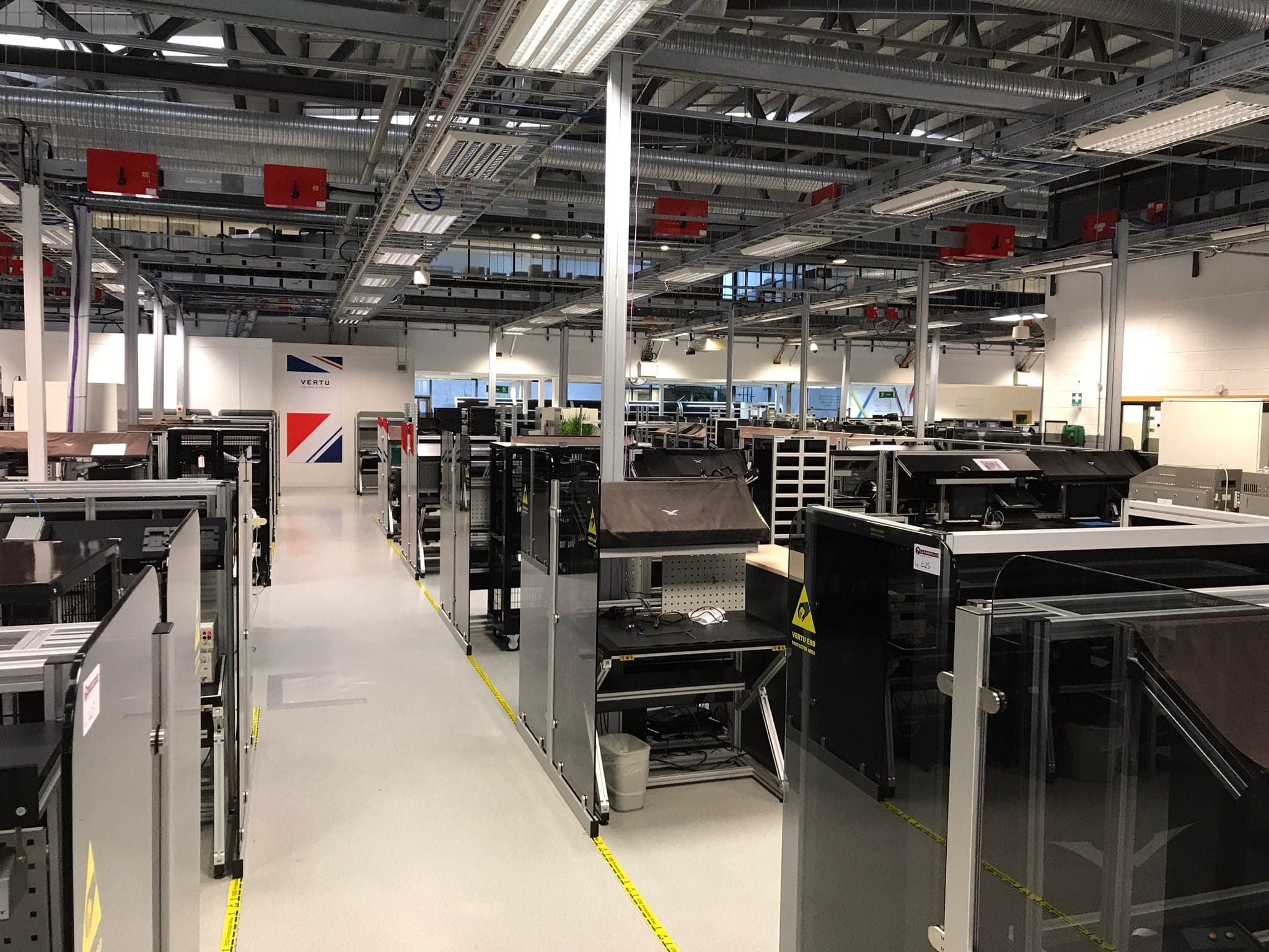 fábrica abandonada da empresa de celulares da Vertu - Foto Reprodução Twitter fábrica abandonada da empresa de celulares da Vertu - Foto Reprodução Twitter