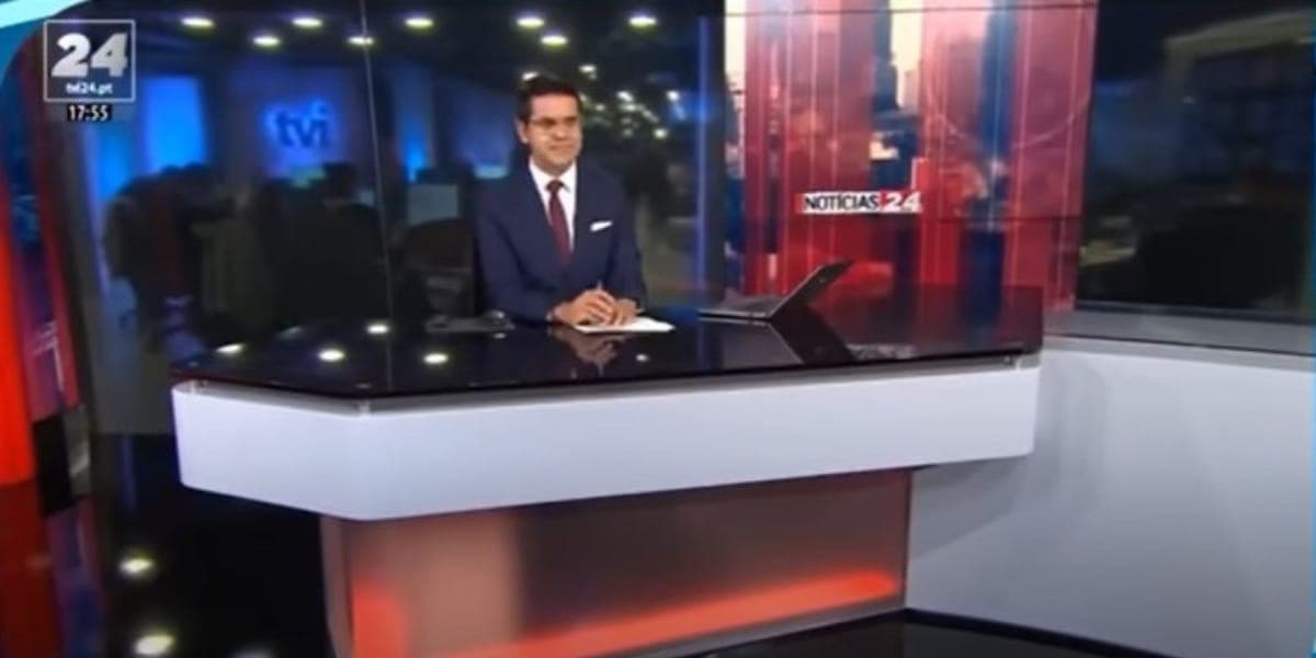 Marcos Pinto fez sua despedida na última transmissão da emissora (Reprodução: TVi 24) Marcos Pinto fez sua despedida na última transmissão da emissora (Reprodução: TVi 24)