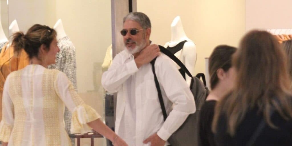 William Bonner é flagrado tendo atitude com senhoras em shopping e deixa muitos sem acreditar