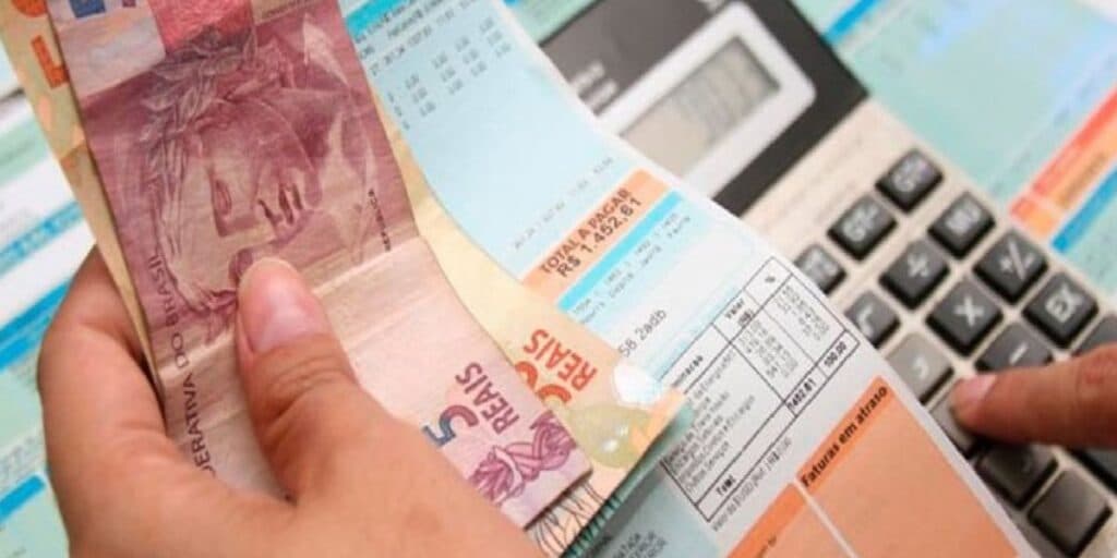 Grande vitória: DESCONTO de 65% na conta de luz é confirmado e cai como presente para milhares em agosto