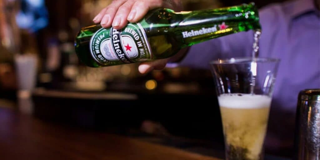 Mais de R$2 bilhões: O estouro de cofres da Heineken para comprar cerveja rival por fortuna