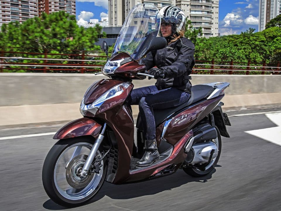 A moto Honda SH 300i 2018 - Foto Reprodução Internet A moto Honda SH 300i 2018 - Foto Reprodução Internet