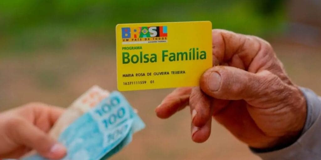 Bolsa Família BLOQUEADO: Comunicado ajuda a SALVAR os beneficiários que foram suspensos