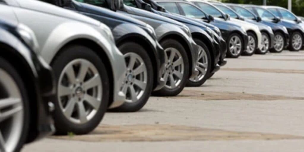 Corre: Os 5 verdadeiros carros POPULARES e AMADOS para você comprar por até R$20 mil agora mesmo