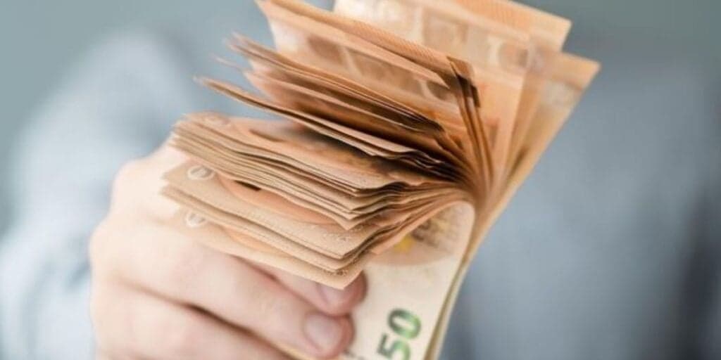 Mais de R$1400 na sua conta AGORA: Benefício está DISPONÍVEL e você precisa saber como sacar