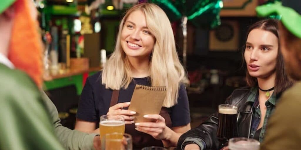 Agora: Nova lei chega de forma emergencial e urgente para mulheres em bares e restaurantes