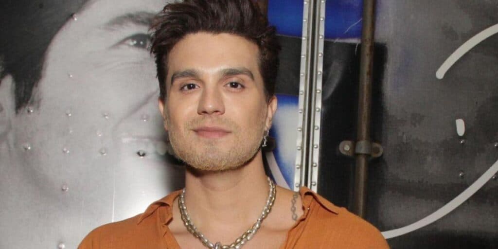 Luan Santana para show, fala de separação da noiva e explode em deboches sobre situação: "Ficou sabendo?"