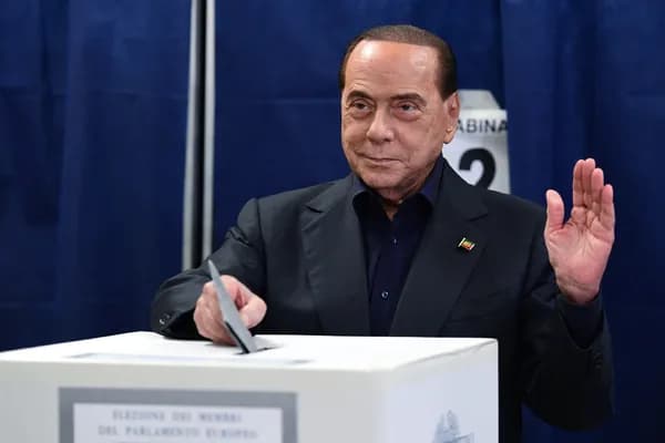 O ex-primeiro-ministro da Itália Silvio Berlusconi em foto de maio de 2019 - Foto Reprodução Internet O ex-primeiro-ministro da Itália Silvio Berlusconi em foto de maio de 2019 - Foto Reprodução Internet