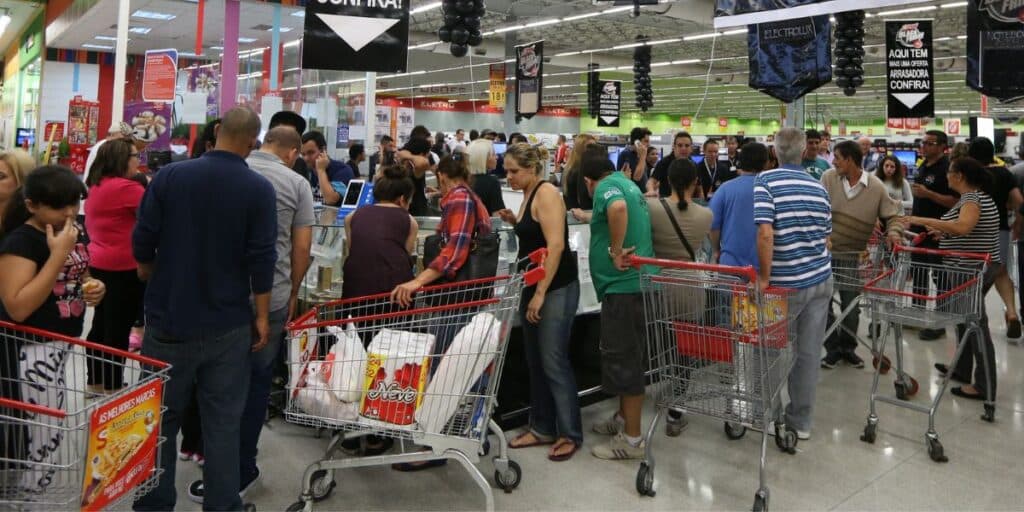 O triste fim de rede amada de hipermercados que acabou comprada por essa rival gigante
