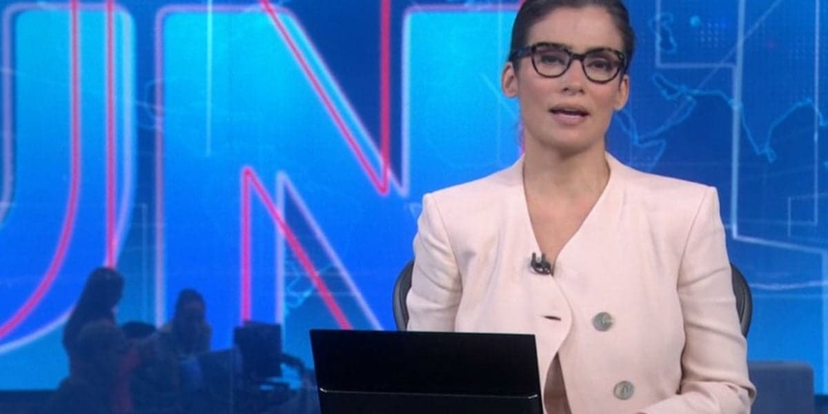 Renata Vasconcellos no Jornal Nacional - Foto Reprodução Globo Renata Vasconcellos no Jornal Nacional - Foto Reprodução Globo
