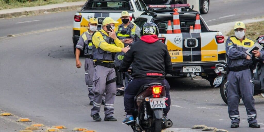 Reviravolta na lei traz de volta multa TEMIDA pelos motoristas e pode doer no seu bolso a partir de JULHO