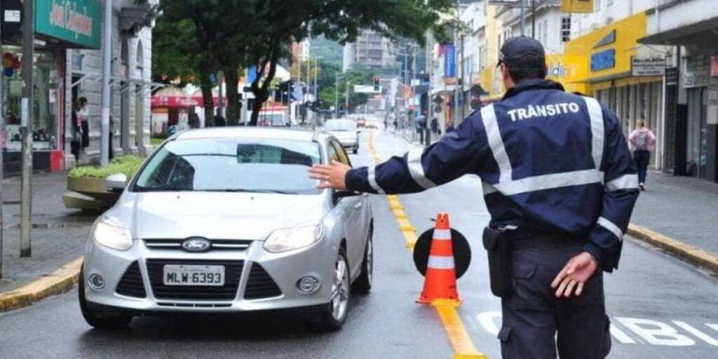Aprovada e prestes a entrar em vigor: Nova lei a motoristas tem exame obrigatório e você precisa correr