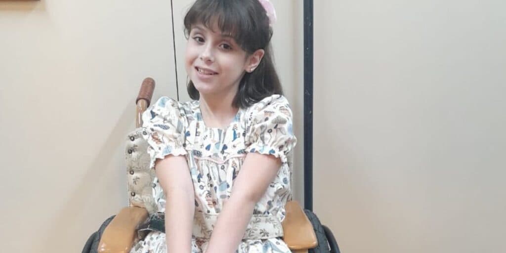 Atriz Cadeirante celebra papel em Amor Perfeito como filha de Carol Castro: "Como brincar de faz de conta"