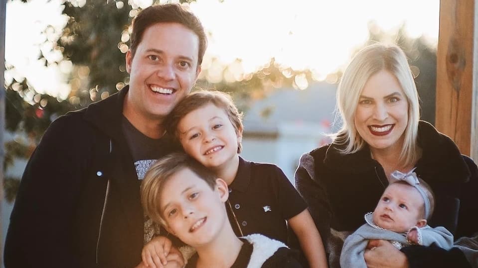 André Valadão ao lado da sua esposa Cassiane Valadão e dos três filhos - Foto Internet André Valadão ao lado da sua esposa Cassiane Valadão e dos três filhos - Foto Internet