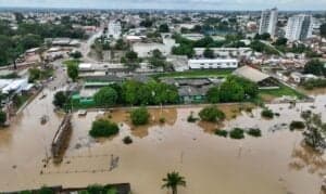Chuvas e alagamentos deixaram milhares de desabrigados no Acre - Foto Globo Chuvas e alagamentos deixaram milhares de desabrigados no Acre - Foto Globo