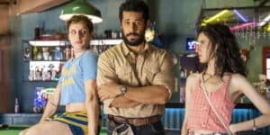 Kelvin (Diego Martins), Ramiro (Amaury Lorenzo) e Munda (Carol Romano) em 'Terra e paixão' (Foto: Reprodução / Globo) Kelvin (Diego Martins), Ramiro (Amaury Lorenzo) e Munda (Carol Romano) em 'Terra e paixão' (Foto: Reprodução / Globo)