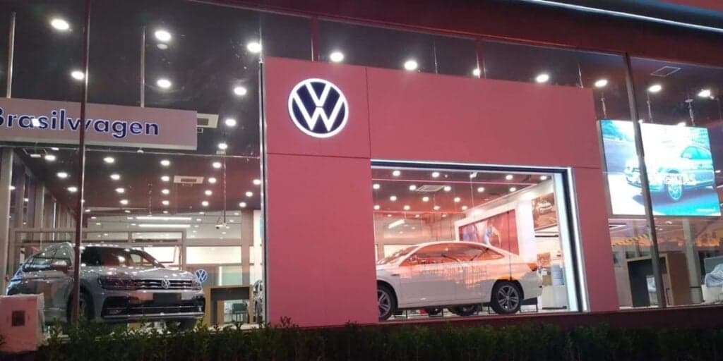 POPULAR de verdade: Carro da Volkswagen DESPENCA de valor e faz o Onix e o HB20 comerem poeira
