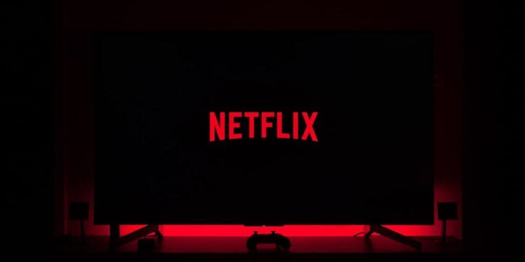 De graça, conteúdo infinito e cheio de estrelas: A rival da Netflix que está derrubando streaming aos poucos