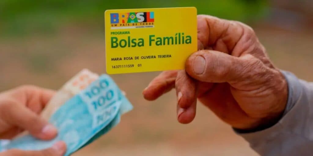 Grande vitória: ANTECIPAÇÃO do Bolsa Família é confirmada e cai como presente para estes beneficiários