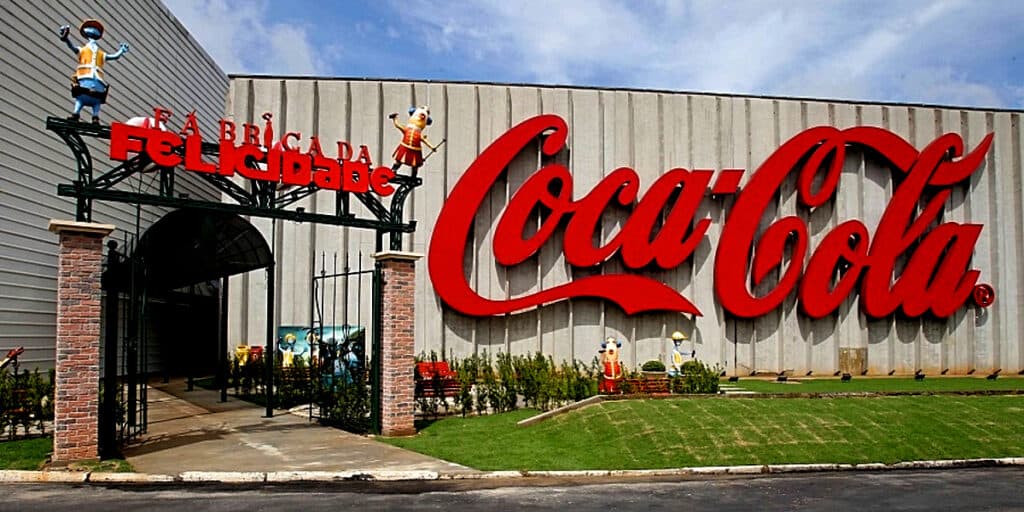Negócio sigiloso: A decisão da Coca-Cola de comprar refrigerante rival ao ser superada pela concorrente