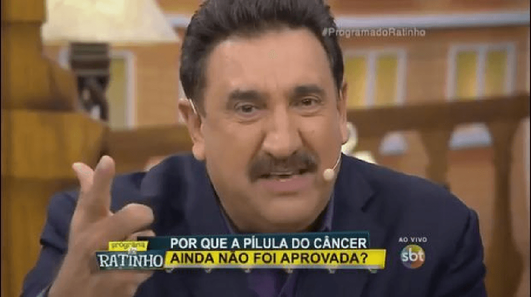 Ratinho no SBT falando sobre pílula do câncer (Foto: Reprodução/ Internet) Ratinho no SBT falando sobre pílula do câncer (Foto: Reprodução/ Internet)