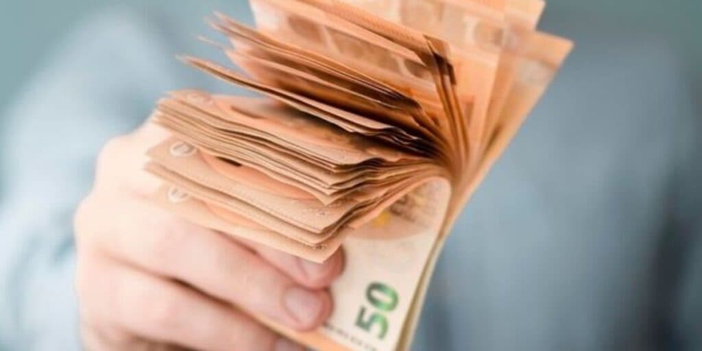 Trabalhadores estão eufóricos: Valor ABSURDO do NOVO salário mínimo vira notícia e cai como um presente