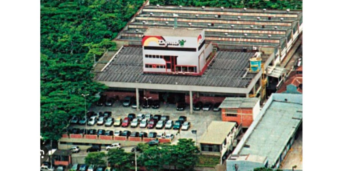 Portas fechadas e demissão de 140 funcionários: Empresa gigante pega todos de surpresa e define adeus - Foto: Reprodução Portas fechadas e demissão de 140 funcionários: Empresa gigante pega todos de surpresa e define adeus - Foto: Reprodução