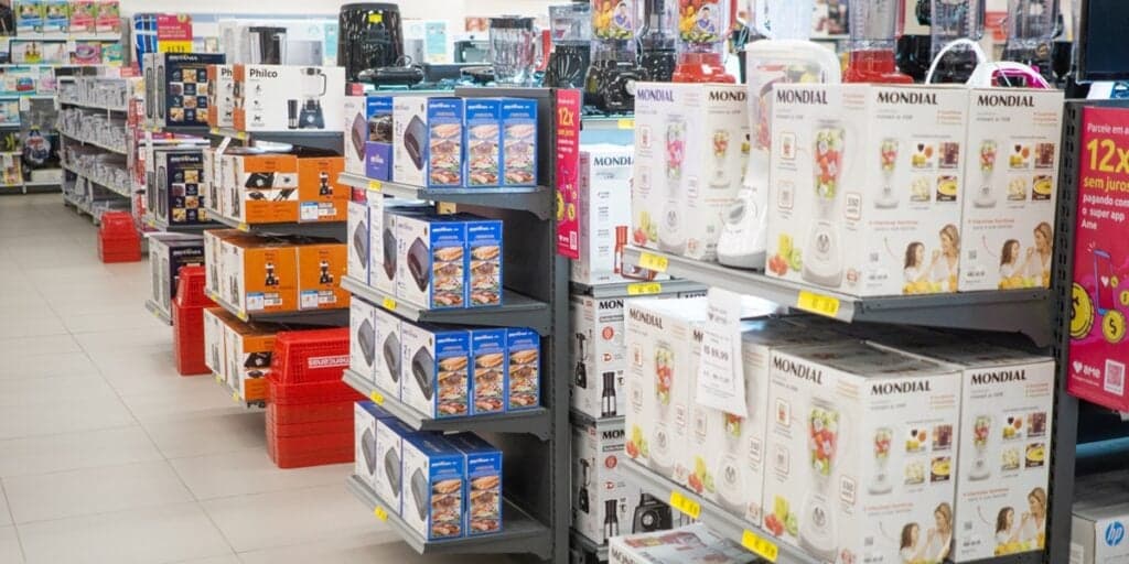 Loja tradicional, espalhada pelos shoppings, demite quase 2 mil funcionários e está à beira de falência