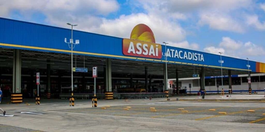 R$5,2 bilhões: O estouro de cofres do Assaí para comprar rede de supermercados rival e engolir unidades