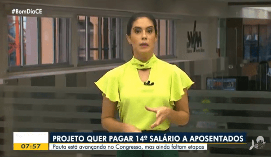 Projeto de lei para o 14º salário virou pauta no jornal da Globo, Bom Dia Ceará, em 2022 (Foto Reprodução/Globoplay) Projeto de lei para o 14º salário virou pauta no jornal da Globo, Bom Dia Ceará, em 2022 (Foto Reprodução/Globoplay)