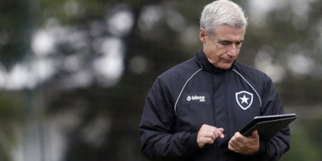 Pode comemorar, decisão de Bruno Lage: Botafogo sofre desfalque sem joia e convoca reforço absurdo ao lugar