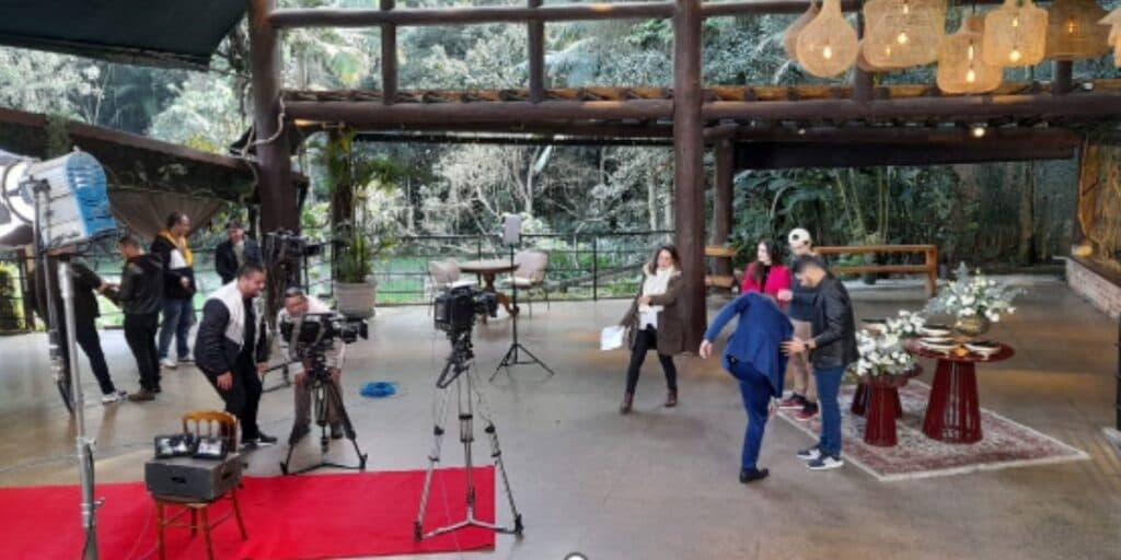 Eliana se surpreende com atuação dos youtubers Gabriel Dearo e Manu Digilio em pegadinha