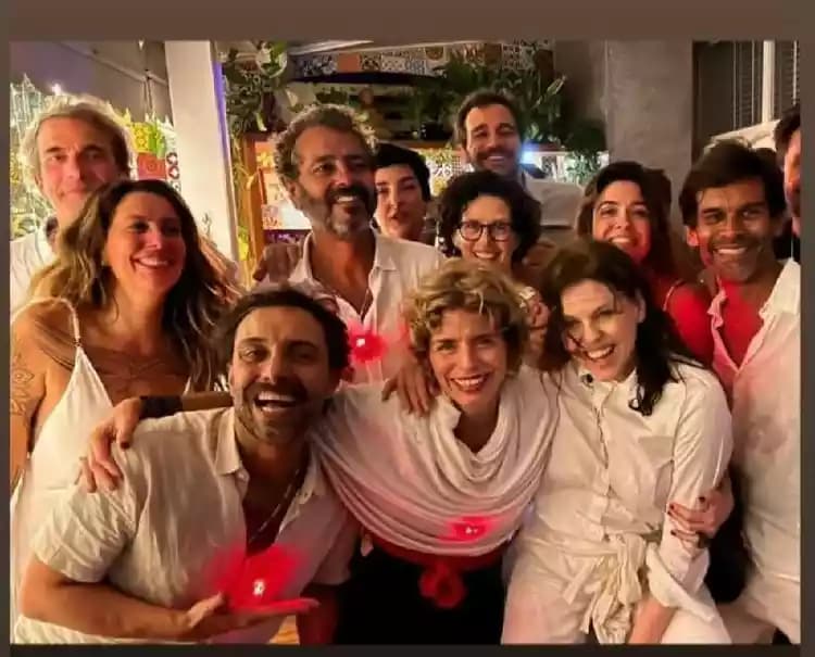 Marcos Palmeira celebrou 60 anos com festa, amigos famosos e ganhou um beijo da mulher - Foto Internet Marcos Palmeira celebrou 60 anos com festa, amigos famosos e ganhou um beijo da mulher - Foto Internet