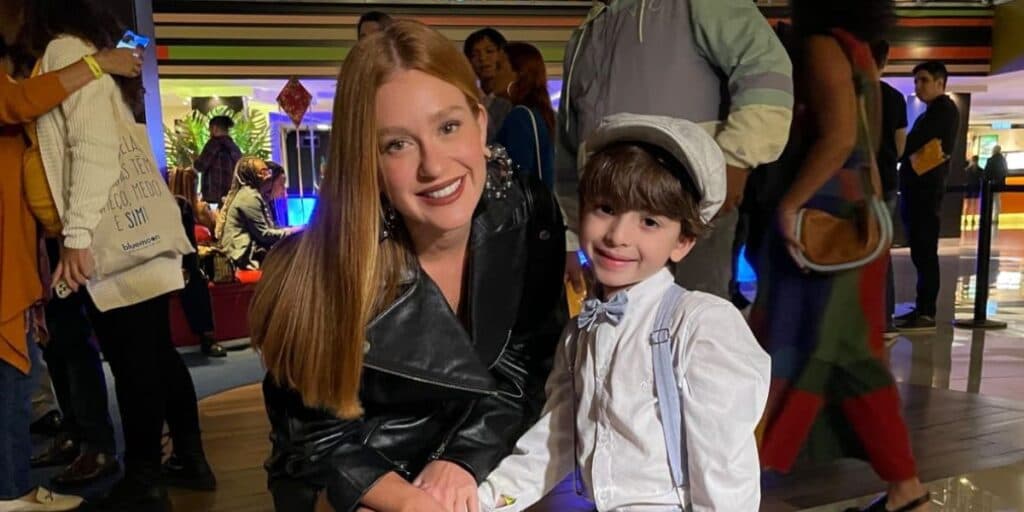 Theo Matos, primeiro filho de Marina Ruy Barbosa na TV, comemora estreia de “Fuzuê” ao lado da atriz