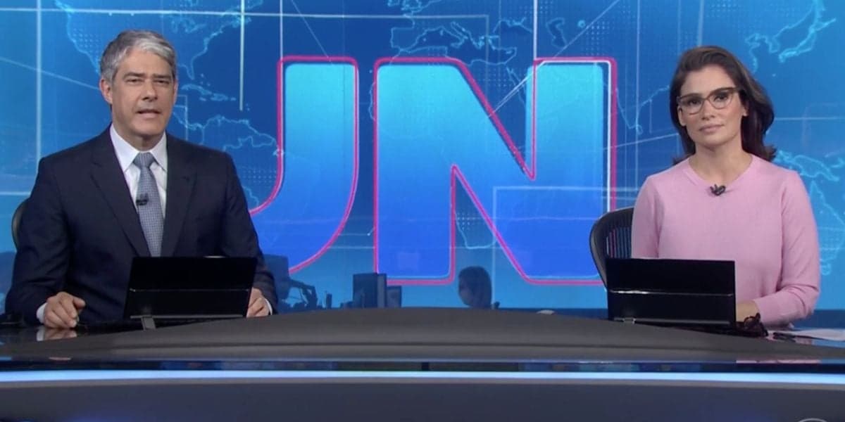 William Bonner e Renata Vasconcellos no Jornal Nacional - Foto: Globo William Bonner e Renata Vasconcellos no Jornal Nacional - Foto: Globo