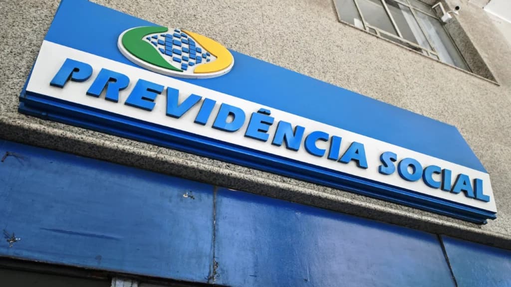 EXCELENTE notícia nesta SEXTA (01): Aposentados vão receber dinheiro que estava preso no INSS há anos